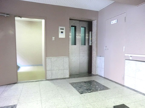 エントランス エレベーター前