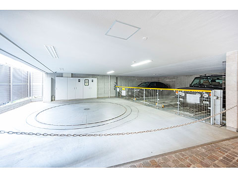 その他共用部　駐車場（月額使用料：34000円～36000円