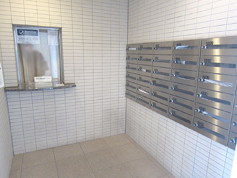 エントランス　メールボックス、管理人室