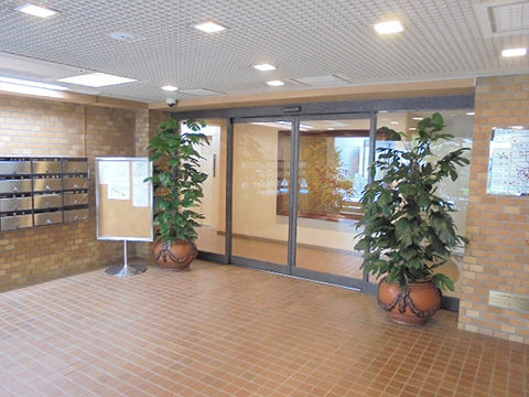 ロビー エントランスでございます。