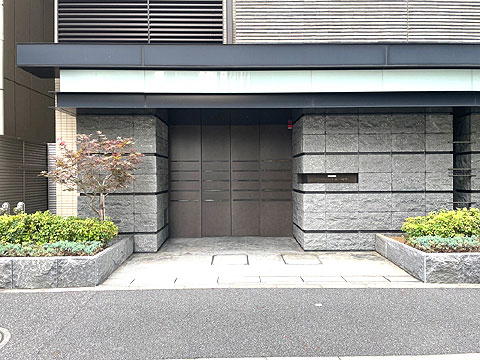 現地外観写真　エントランス外観