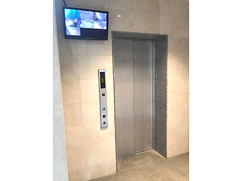 エントランス　エレベーター前