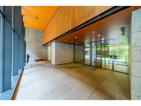 その他共用部 東エントランス「アートサローネ」です。