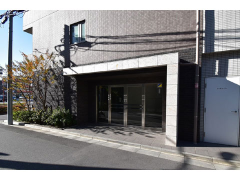 エントランス 訪問者を迎えるエントランス