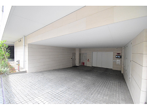 駐車場　駐車場車路