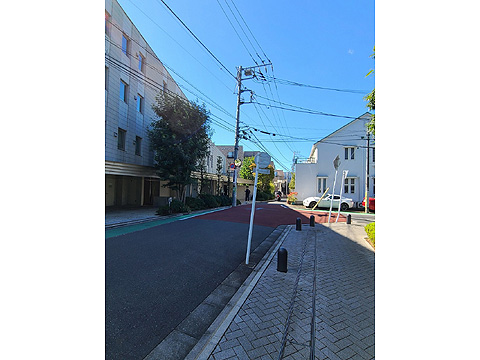 現地外観写真　前面道路と現地