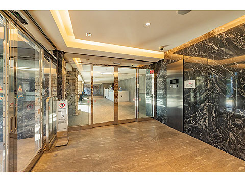 ロビー　風除室