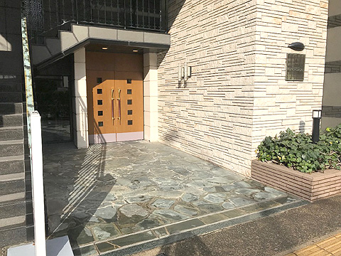 現地外観写真 正面玄関