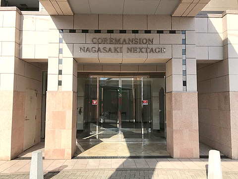 現地外観写真 正面玄関.