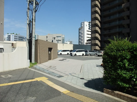 その他共用部　マンション敷地入口付近