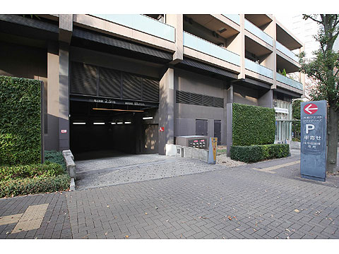 その他共用部　駐車場入口