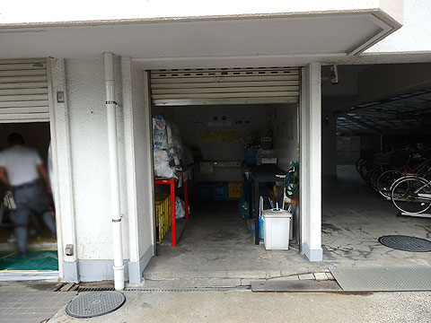 その他共用部 敷地内シャター付きのごみ置き場