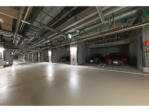 駐車場　地下駐車場
