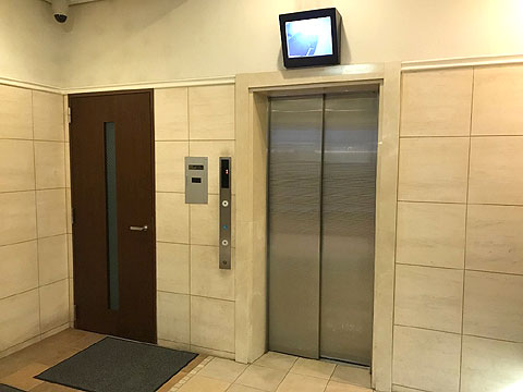 エントランス　エレベーター前