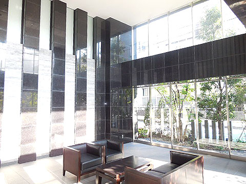 ロビー　2層吹き抜けのロビー