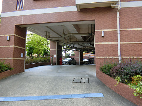 その他共用部　チェーンゲート付駐車場入口