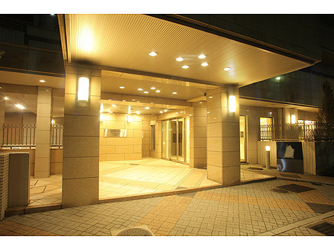 現地外観写真 車寄せのあるエントランス