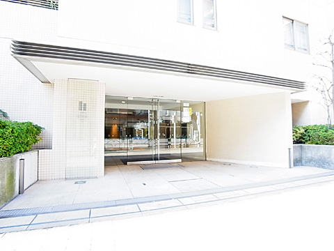 エントランス 白を基調にした明るいエントランス