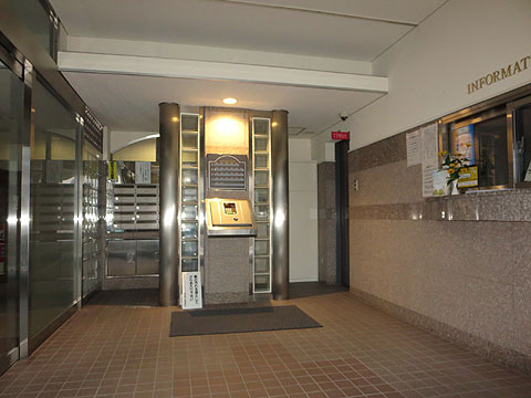 エントランス 風除室・エントランスオートロック