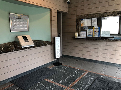 エントランス 風除室・管理人室