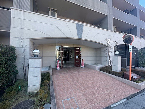 現地外観写真　エントランス外観