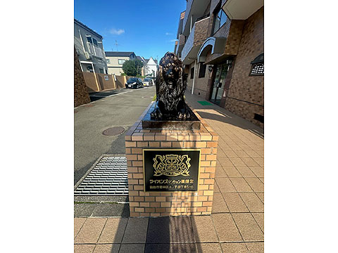 ロビー ライオン像