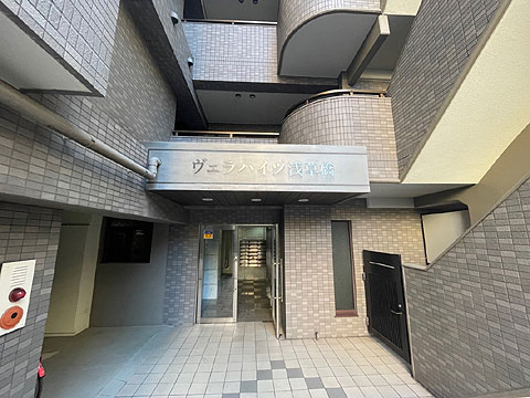 現地外観写真　エントランス外観1