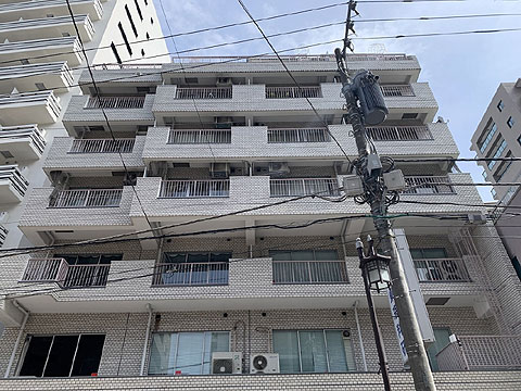 現地外観写真　タイル張りの外観