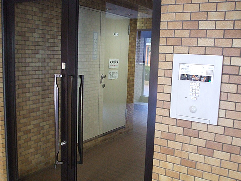 その他共用部 エントランスはオートロックになっています。非接