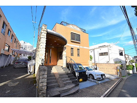 その他共用部　外観と駐車場2