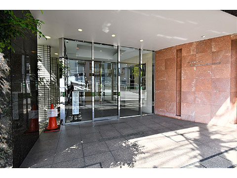 エントランス　三光坂下交差点からすぐのエントランス