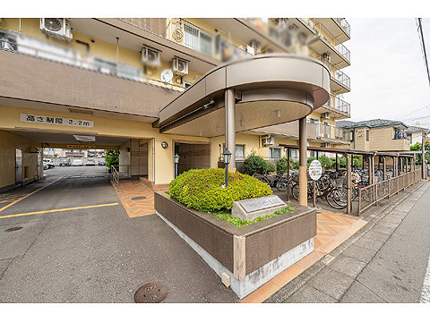 駐車場　エントランス外観