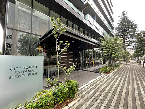 現地外観写真　エントランス外観