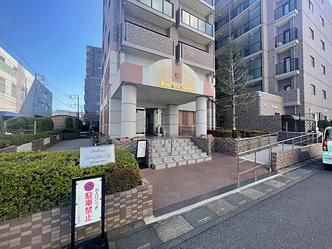 現地外観写真　エントランス外観