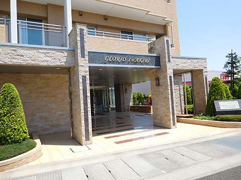 エントランス 緑の中にたたずむエントランス