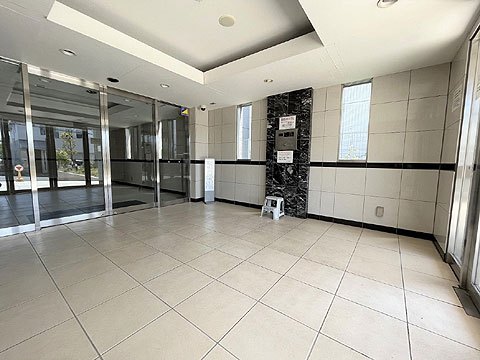 ロビー　風除室