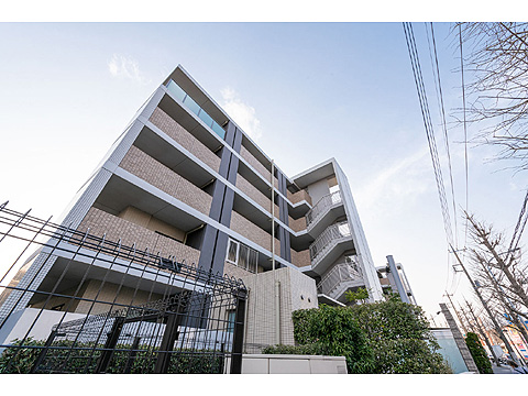 現地外観写真　タイル張りの外観