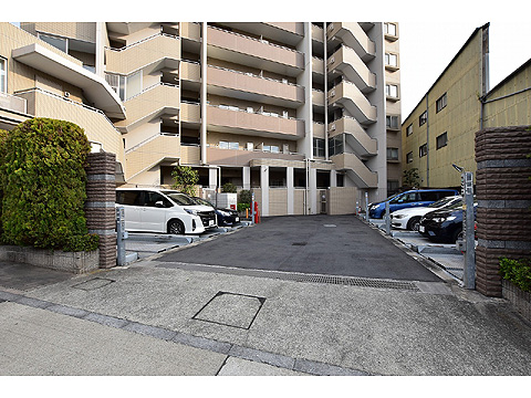 その他共用部 駐車場入口