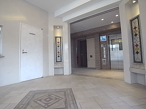 ロビー　重厚感あるエントランスロビー