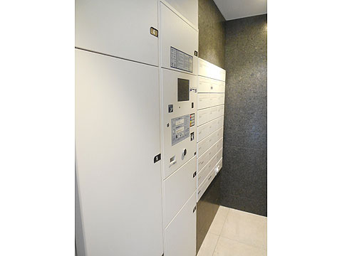 その他共用部 共用部分には宅配BOXがございます。