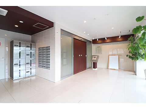 エントランス　マンションエントランス、留守番ロッカー配置です