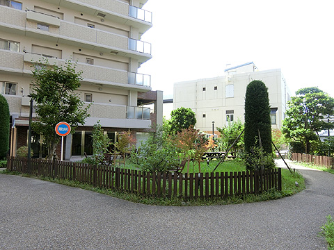 現地外観写真　敷地内外観