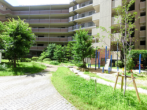 現地外観写真　敷地内外観