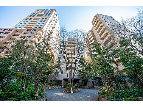 現地外観写真 2003年築 総戸数145戸