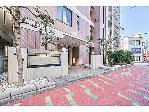 現地外観写真　エントランス外観