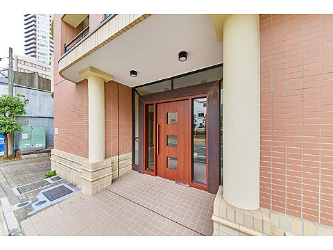 現地外観写真　エントランス外観