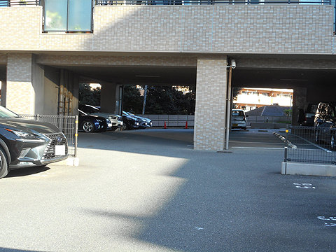駐車場 平置きタイプの駐車場(有料:月額1500円~1100