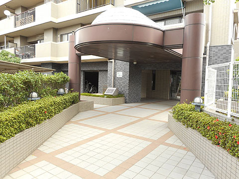 エントランス　エントランスへのアプローチ