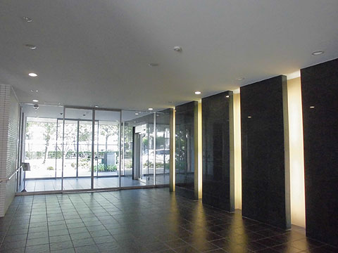 ロビー　広々としたエントランスロビー