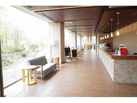 その他共用部　淹れたてのコーヒーや、焼き立てのパンが味わえる